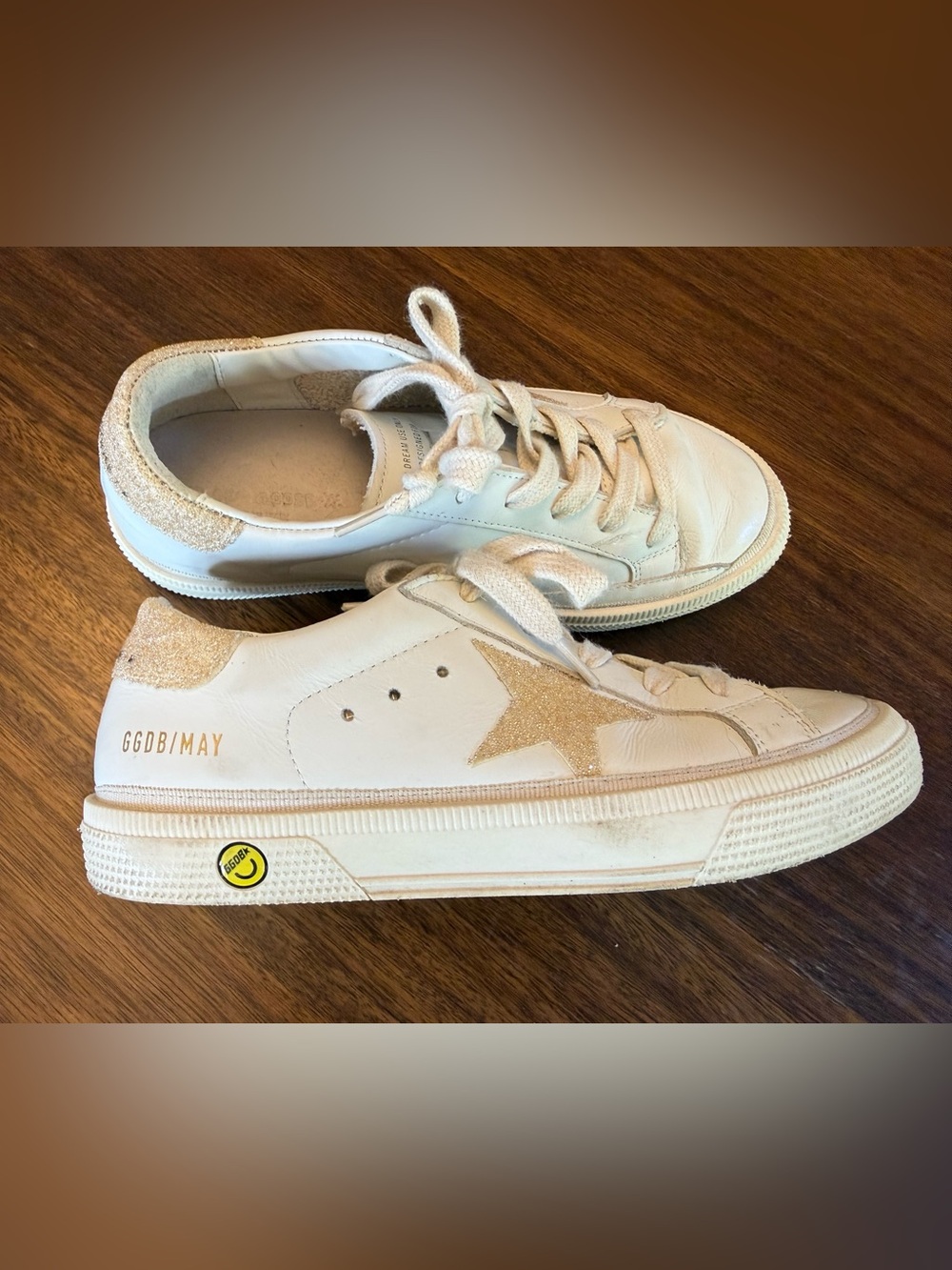 Girls Size 3 GOLDEN STAR White Sneakers with Gold Glitter Star